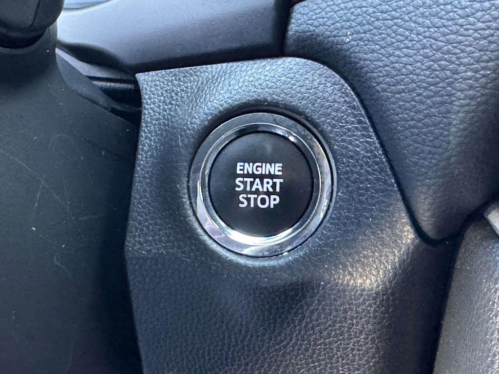 Used 2024 Toyota RAV4 XLE AWD/4WD image 9