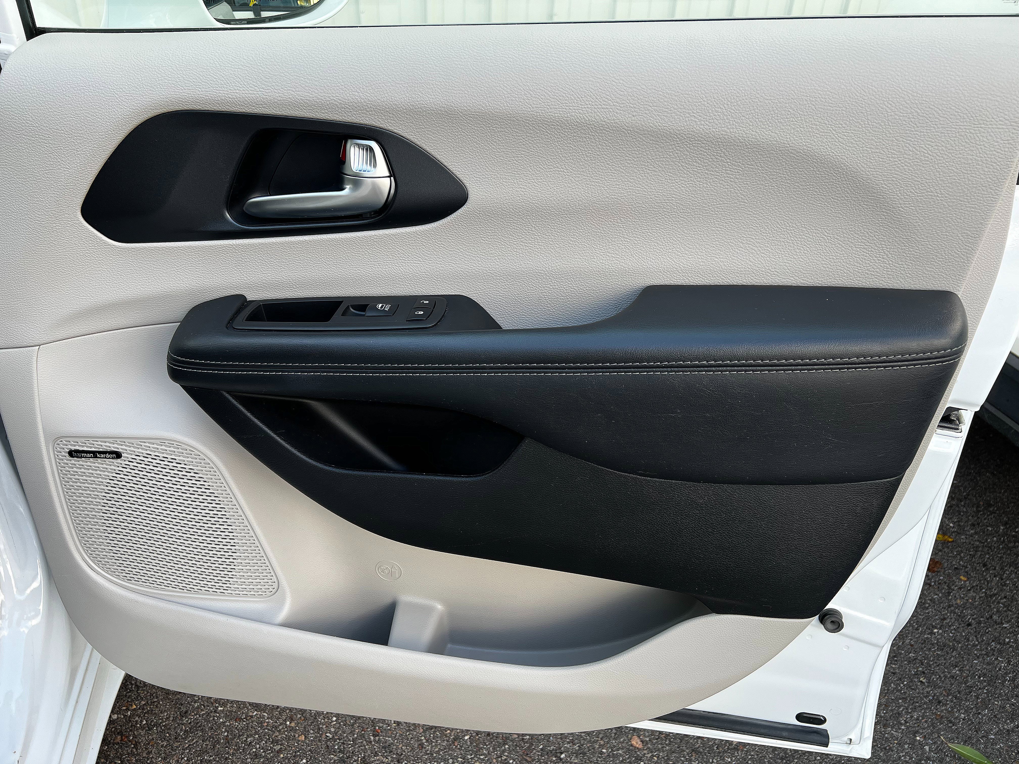 Used 2020 Chrysler Pacifica Limited w/ Advanced Safetytec Group image 33