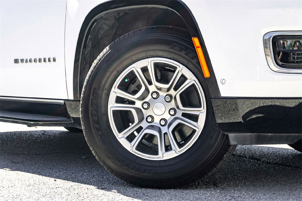 Used 2023 Jeep Wagoneer 4WD image 2