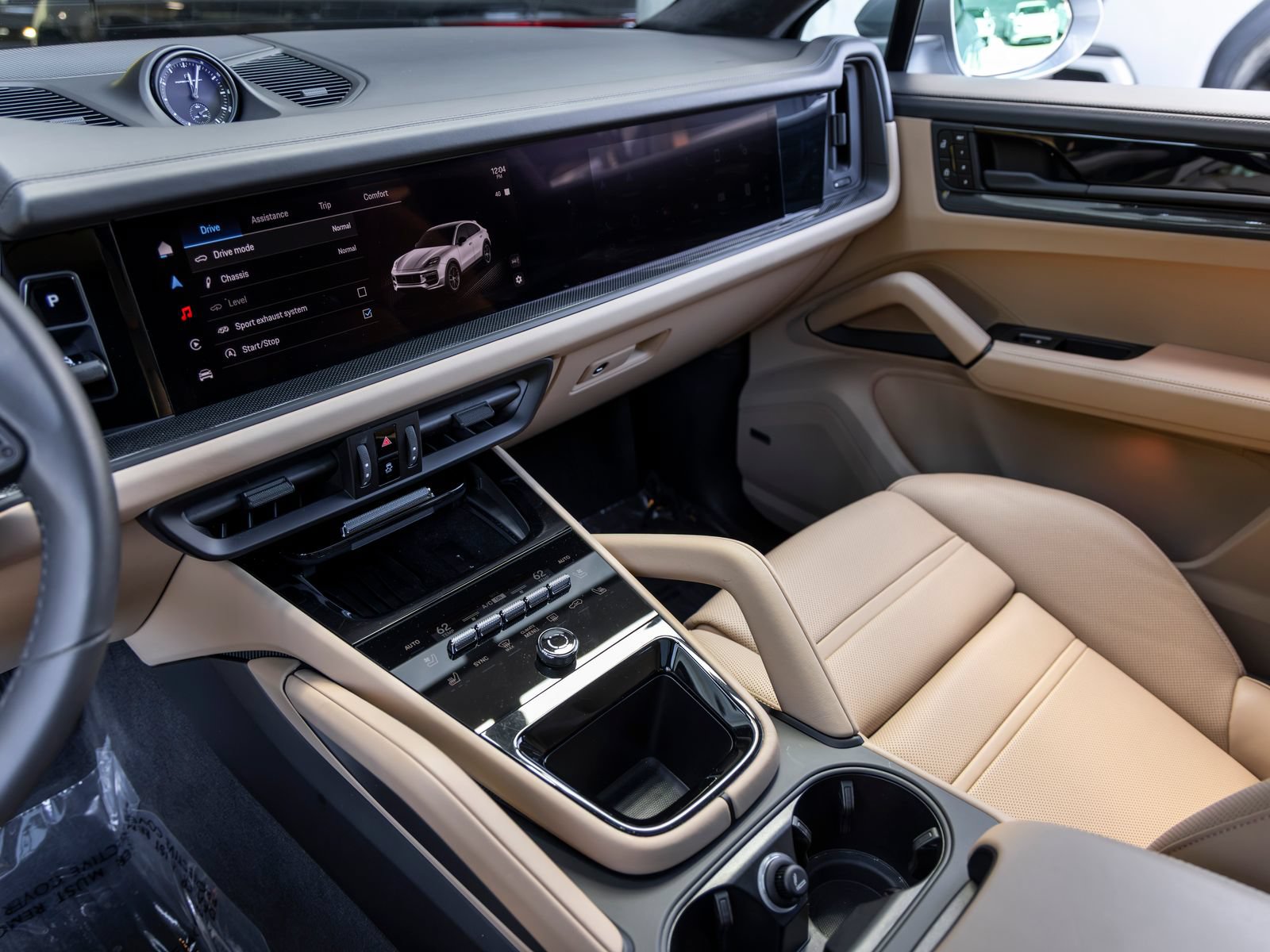Certified 2025 Porsche Cayenne GTS AWD/4WD image 49