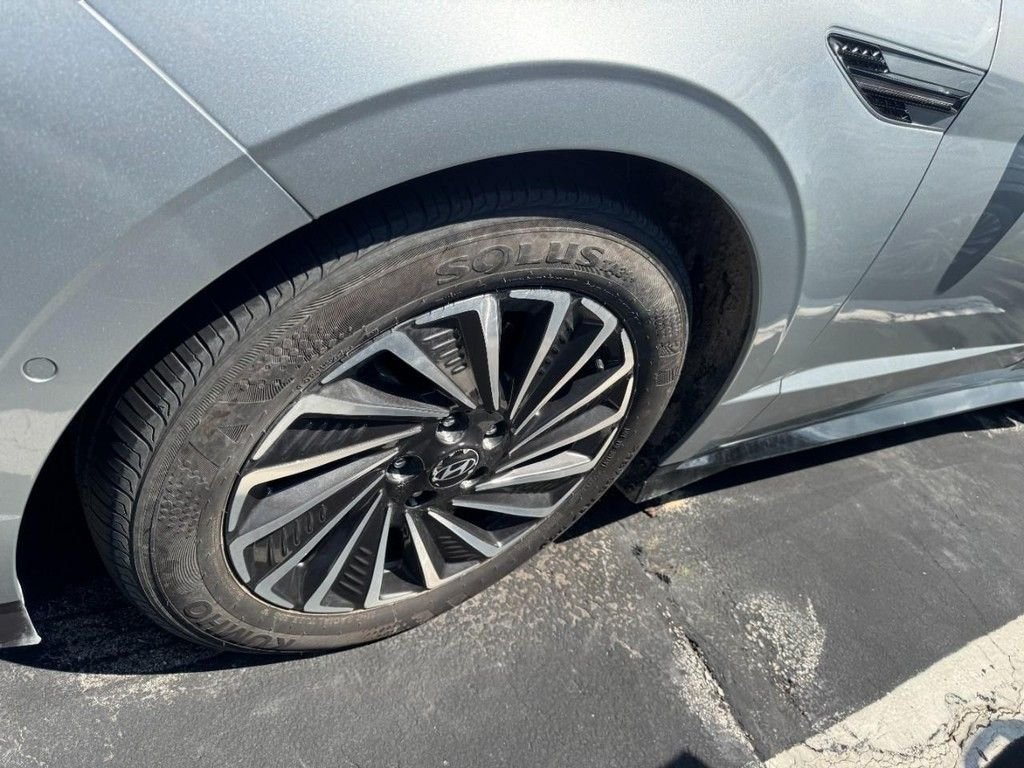 Certified 2025 Hyundai Sonata Limited FWD image 4