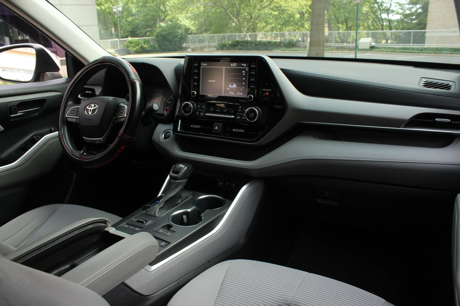 Used 2020 Toyota Highlander L AWD/4WD image 24