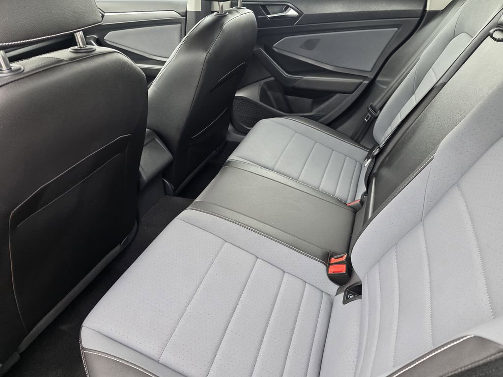 Used 2025 Volkswagen Jetta SE image 19