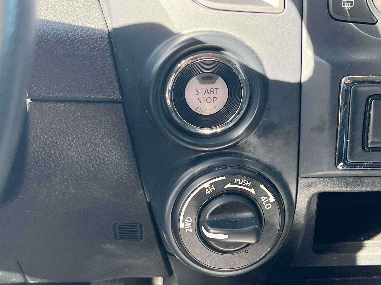 Used 2024 Nissan Titan SV w/ SV Convenience Package AWD/4WD image 20
