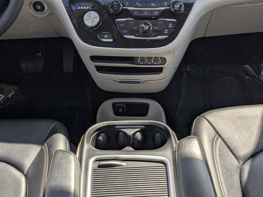 Used 2024 Chrysler Pacifica Touring-L image 19