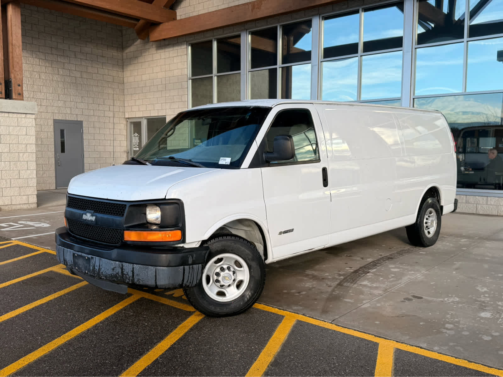 Used 2005 Chevrolet Express 2500 Extended image 1