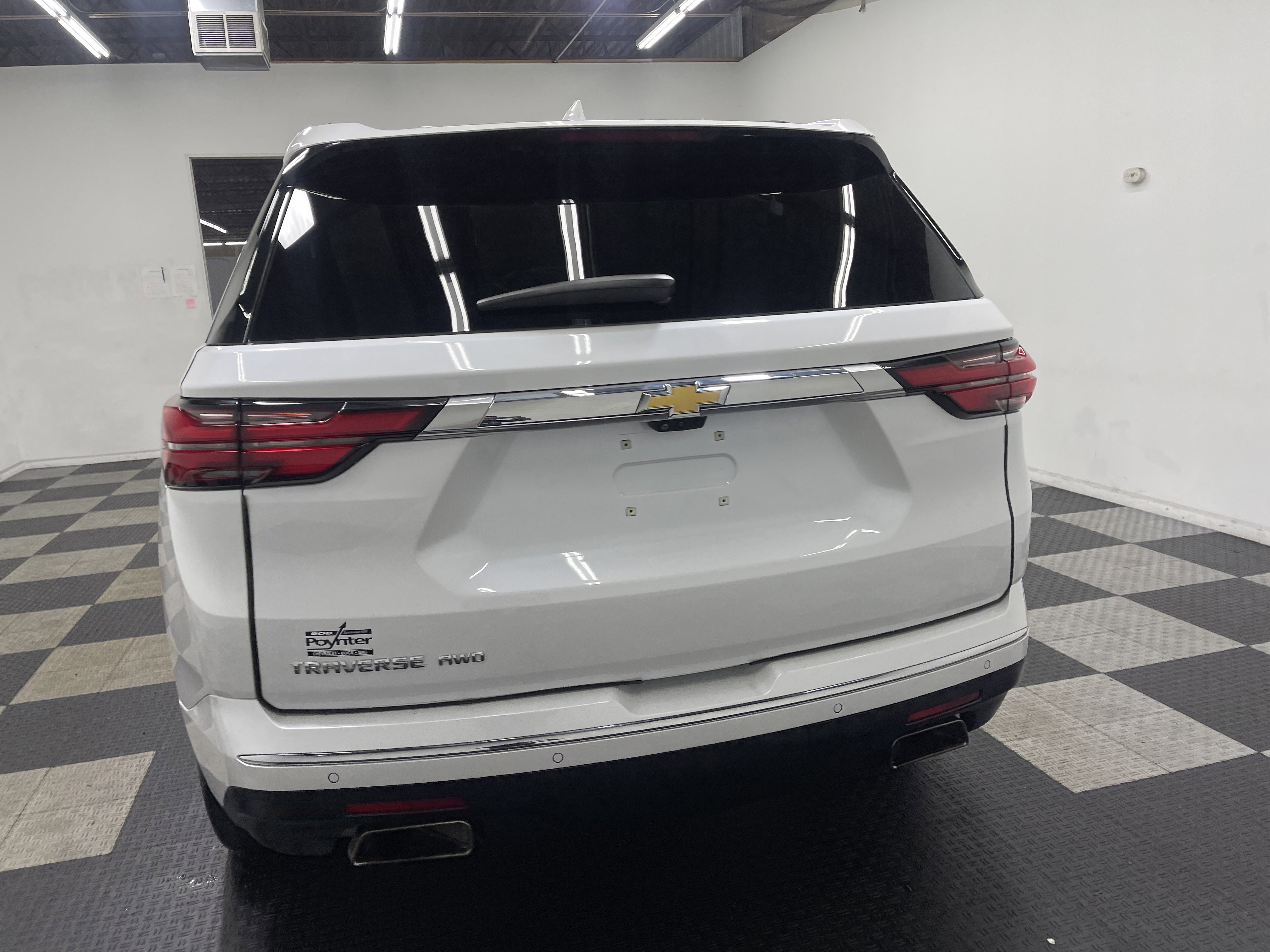 Used 2023 Chevrolet Traverse High Country image 3