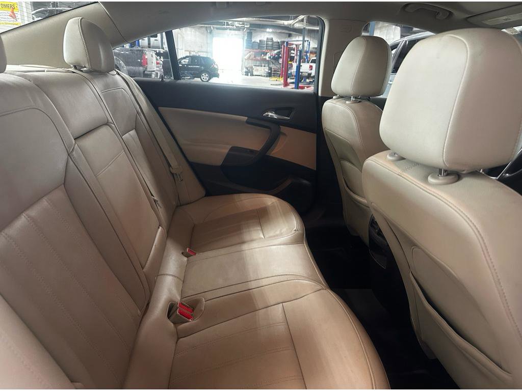 Used 2011 Buick Regal CXL image 11