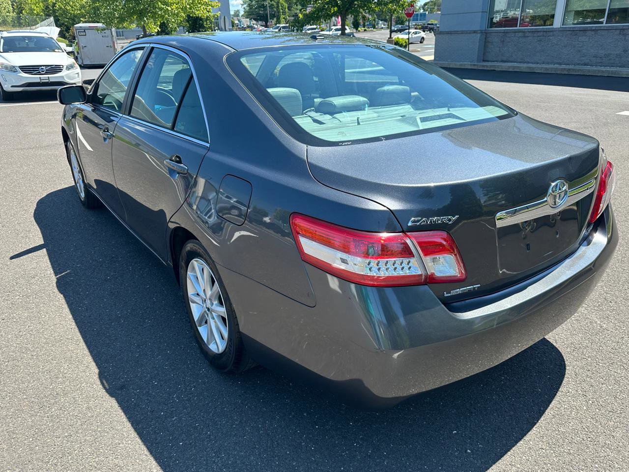 Used 2010 Toyota Camry XLE FWD image 8