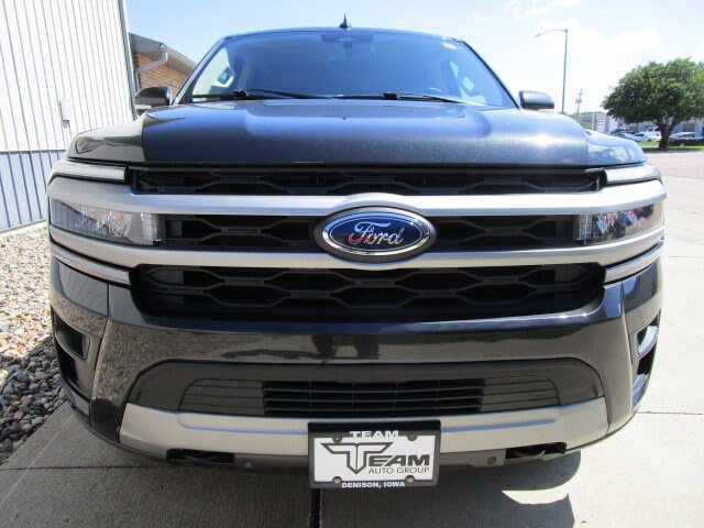 Used 2022 Ford Expedition XLT AWD/4WD image 2