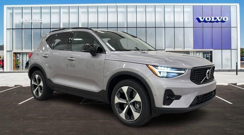Used 2026 Volvo XC40 B5 Plus w/ Protection Package Premier