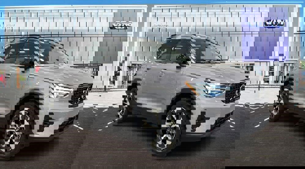 Used 2026 Volvo XC40 B5 Plus w/ Protection Package Premier AWD/4WD image 1