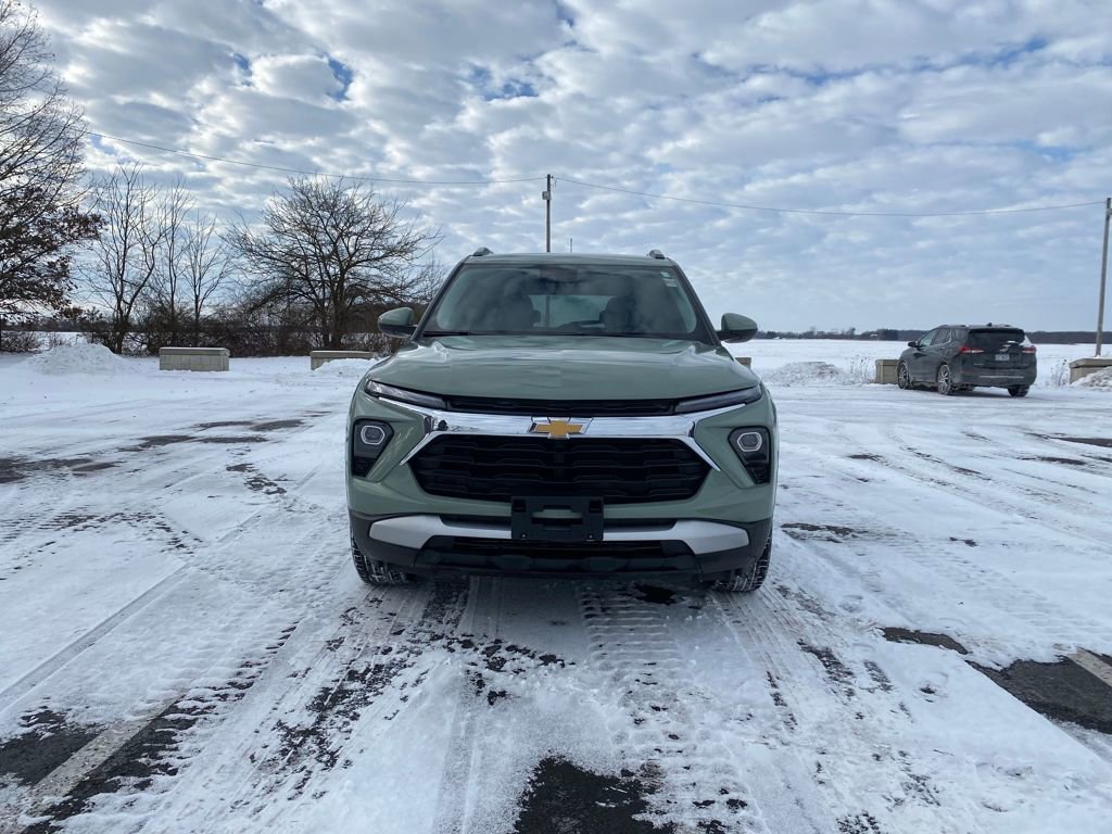 Used 2025 Chevrolet TrailBlazer LT image 2