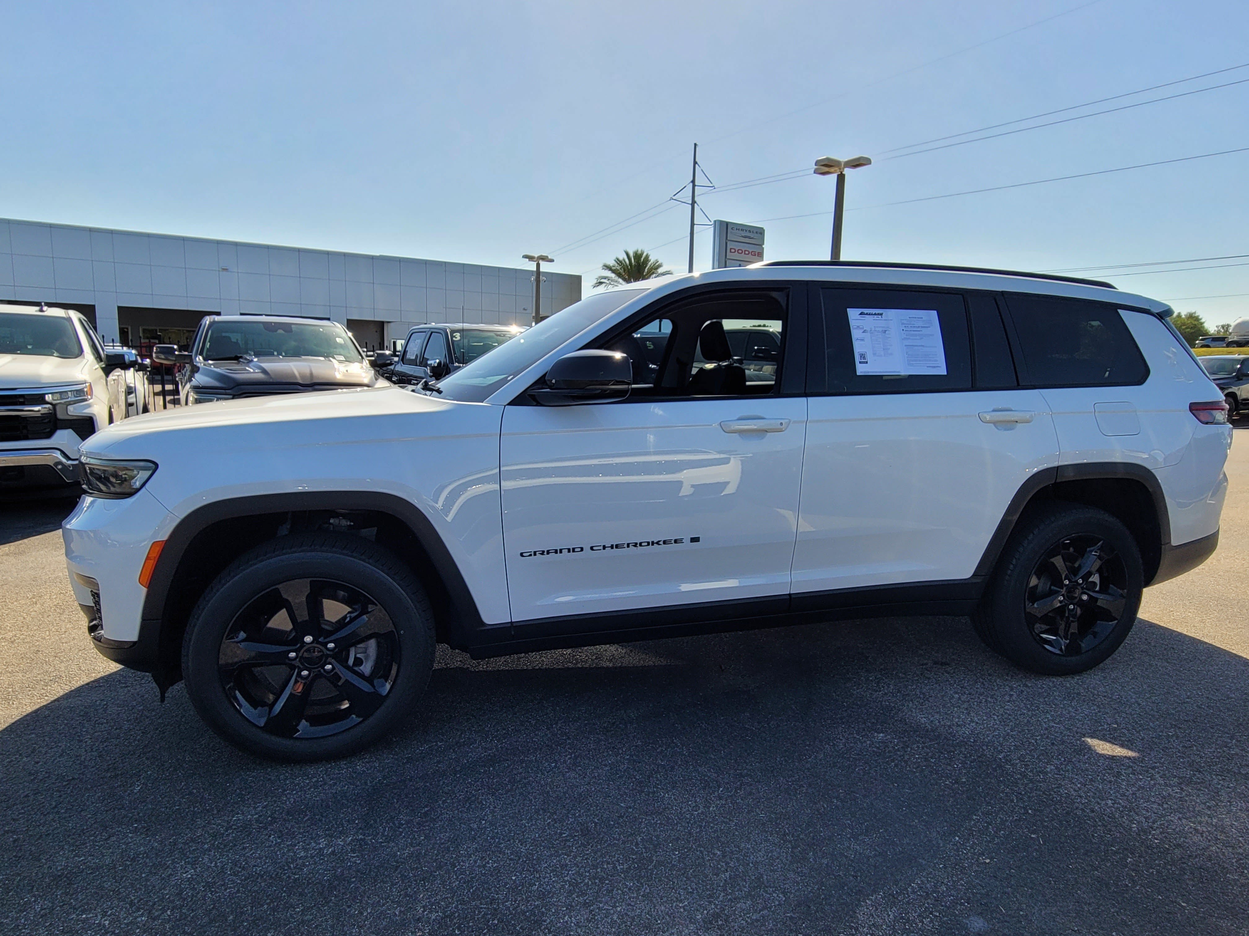 Used 2023 Jeep Grand Cherokee L Limited w/ Black Appearance Package RWD image 7