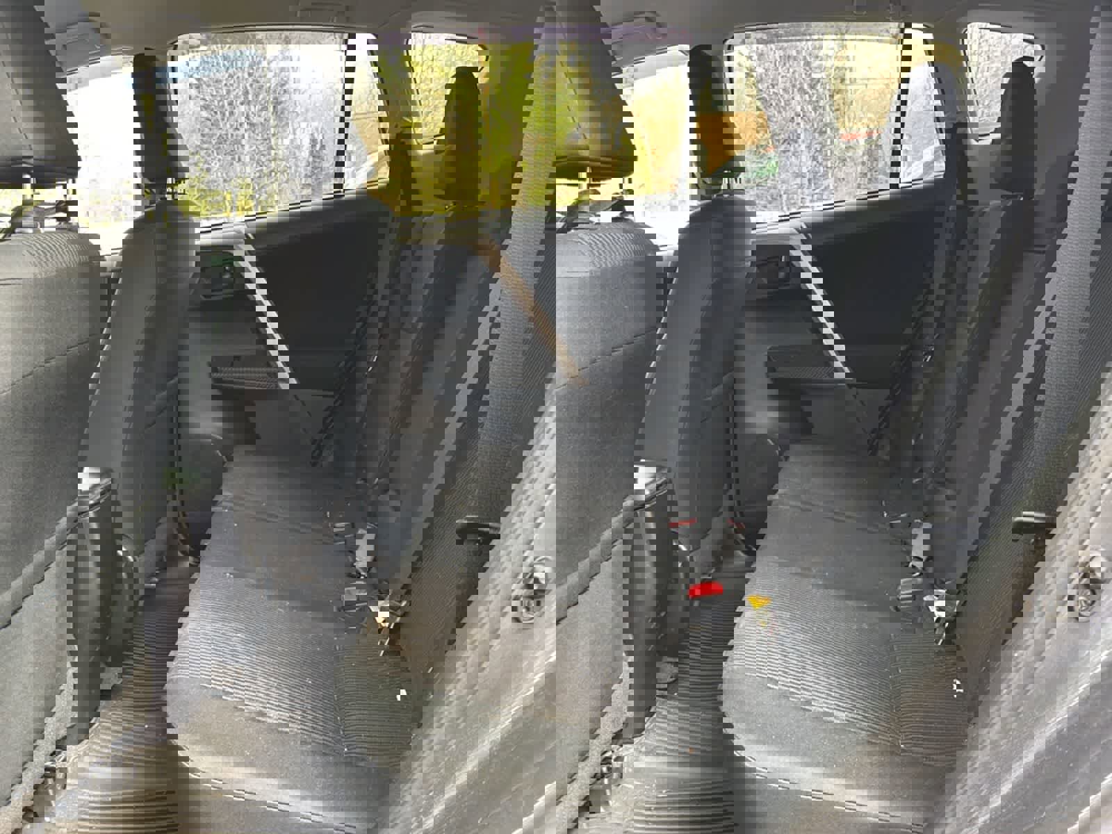 Used 2015 Toyota RAV4 LE image 18