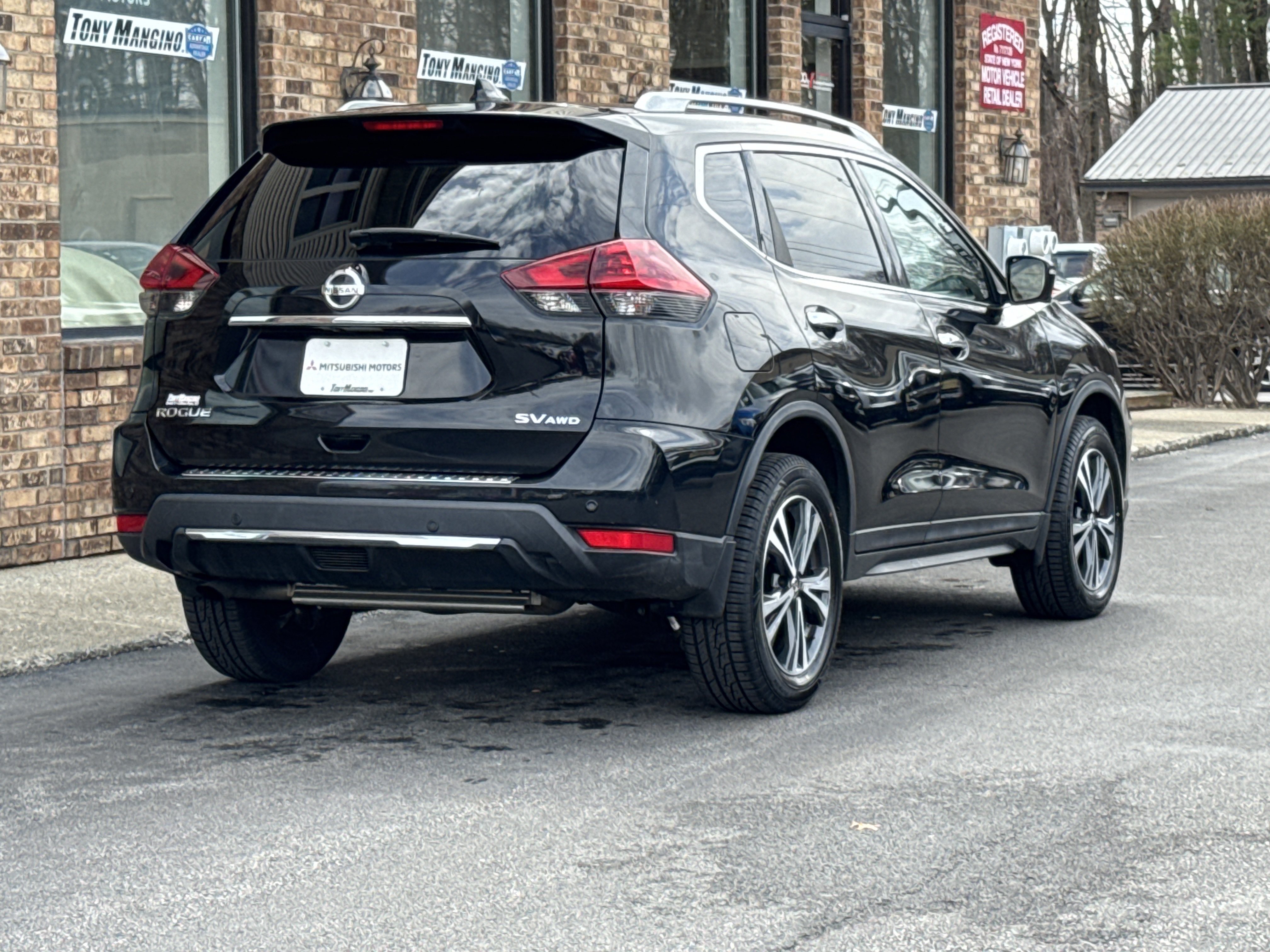 Used 2019 Nissan Rogue SV w/ Premium Package AWD/4WD image 6