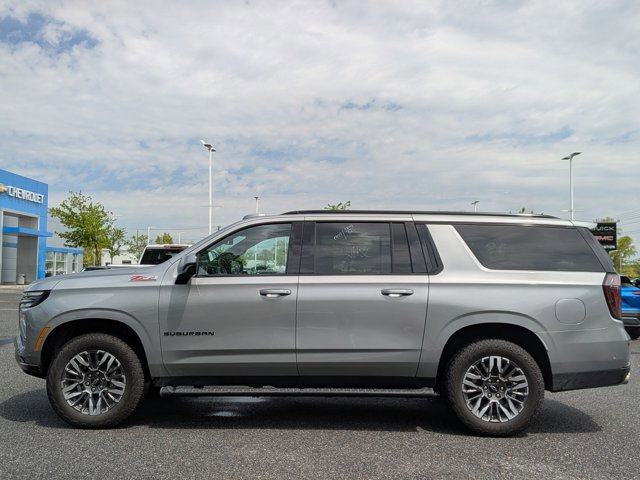 Used 2025 Chevrolet Suburban Z71 AWD/4WD image 8
