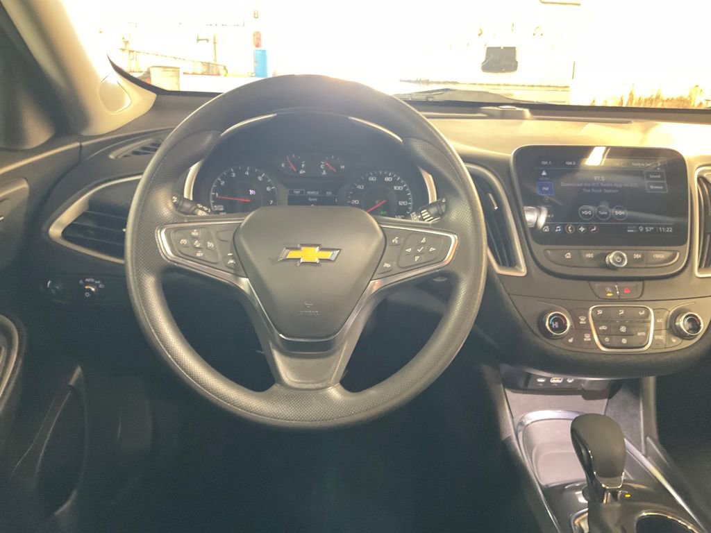 Used 2025 Chevrolet Malibu LT FWD image 17