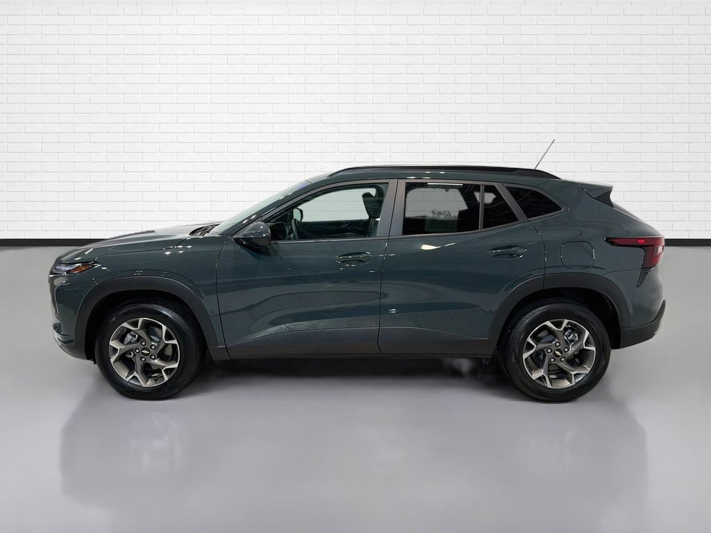 Used 2025 Chevrolet Trax LT w/ Driver Confidence Package FWD image 6