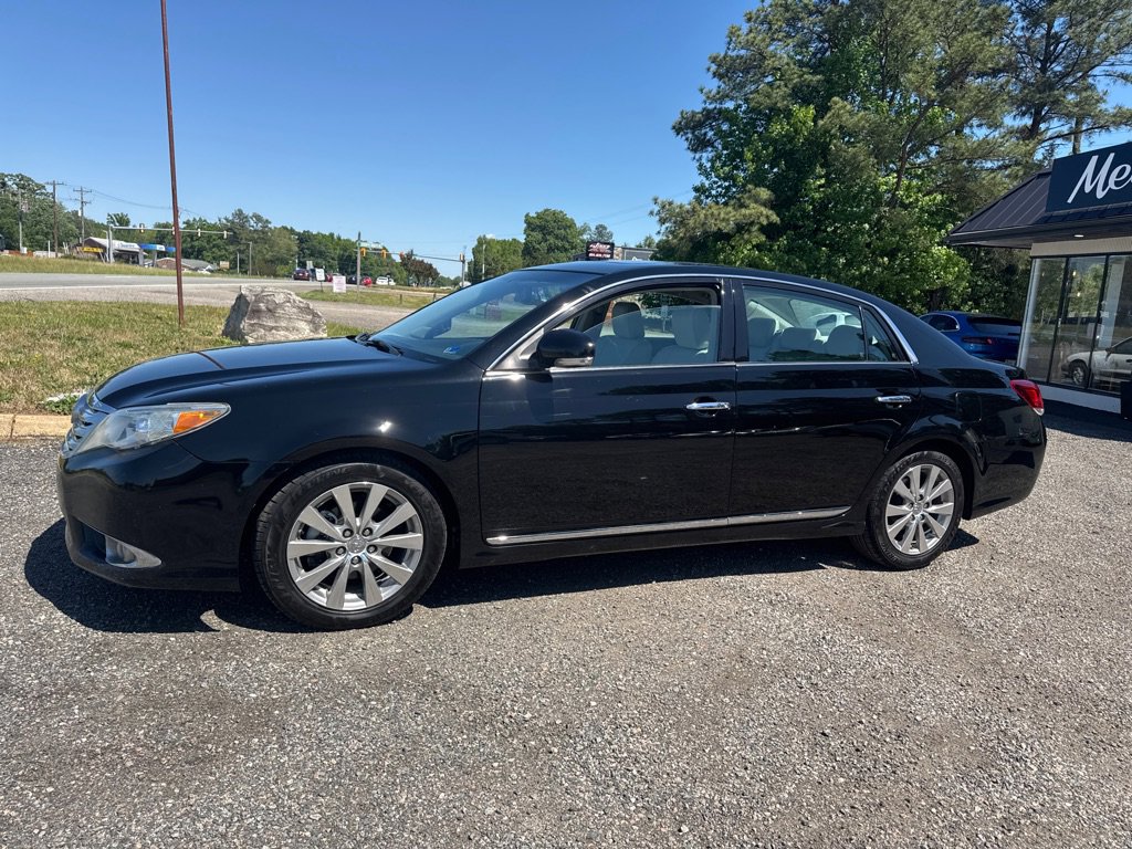 Used 2011 Toyota Avalon Limited FWD image 3