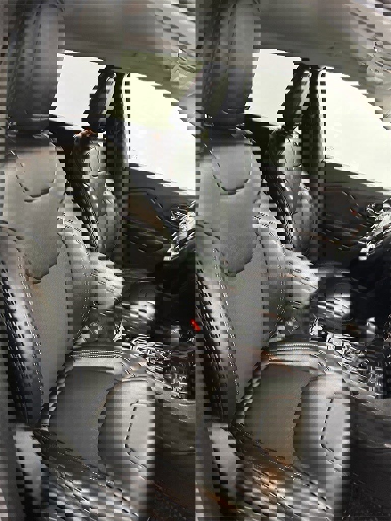 Used 2019 Jeep Cherokee Latitude Plus w/ Comfort/Convenience Group image 34