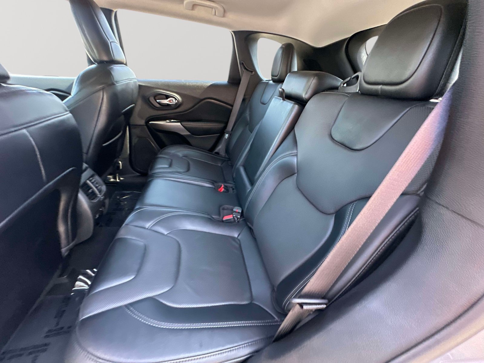 Used 2022 Jeep Cherokee Latitude Lux AWD/4WD image 32