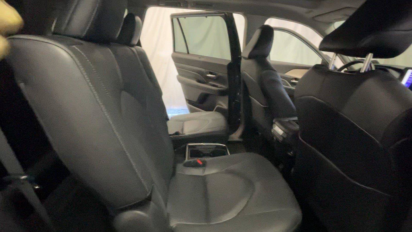 Used 2024 Toyota Grand Highlander AWD image 23