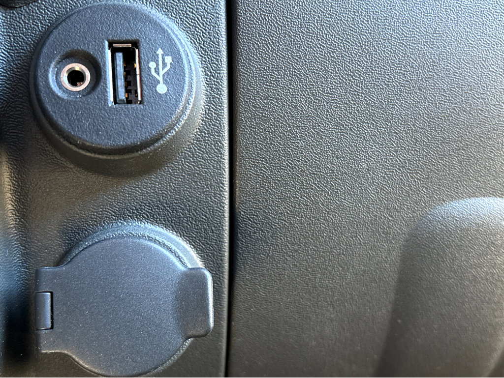 Used 2019 Nissan Frontier SV image 4