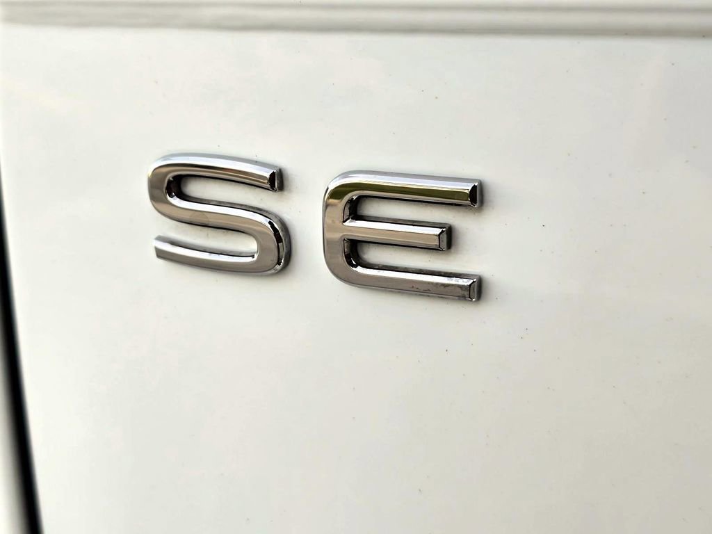 Used 2022 Volkswagen Tiguan SE AWD/4WD image 9