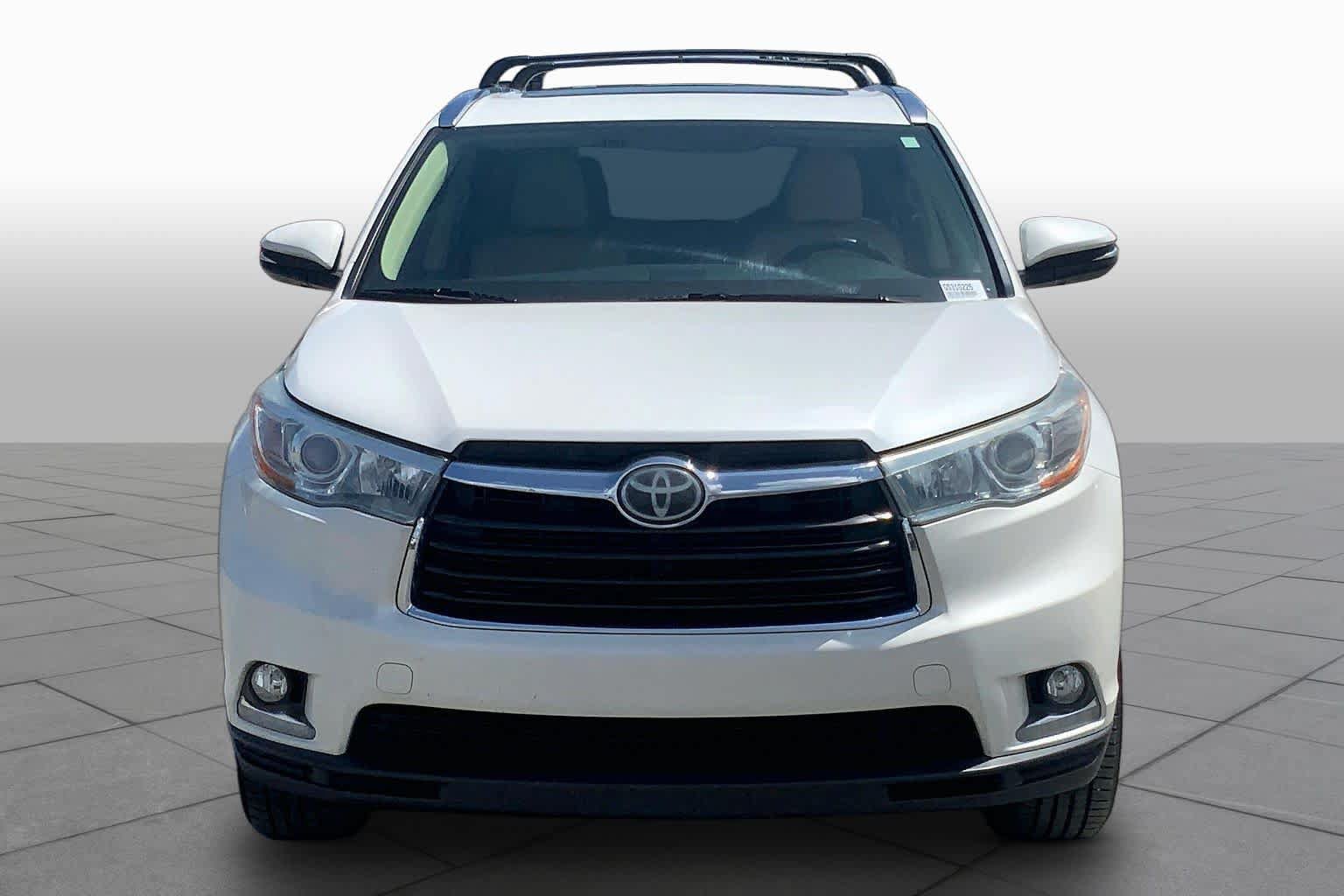 Used 2016 Toyota Highlander Limited w/ Driver Technology Package AWD/4WD image 3