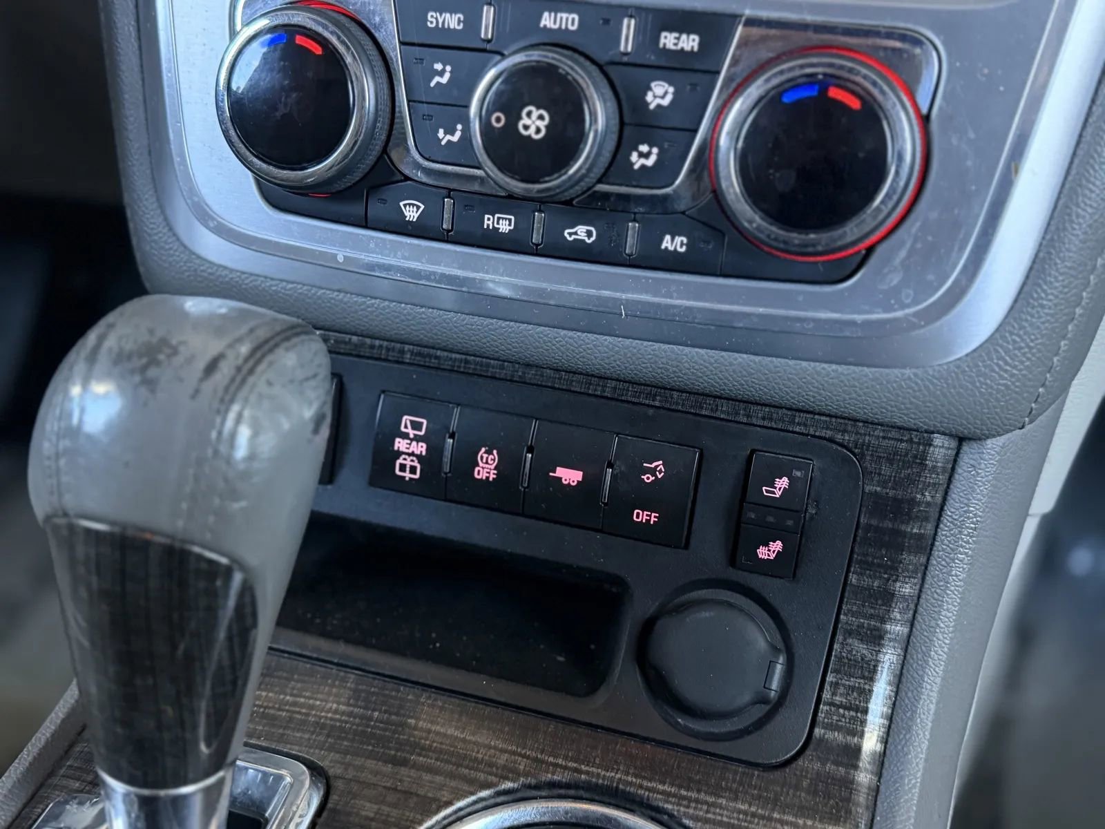 Used 2014 GMC Acadia SLT image 34