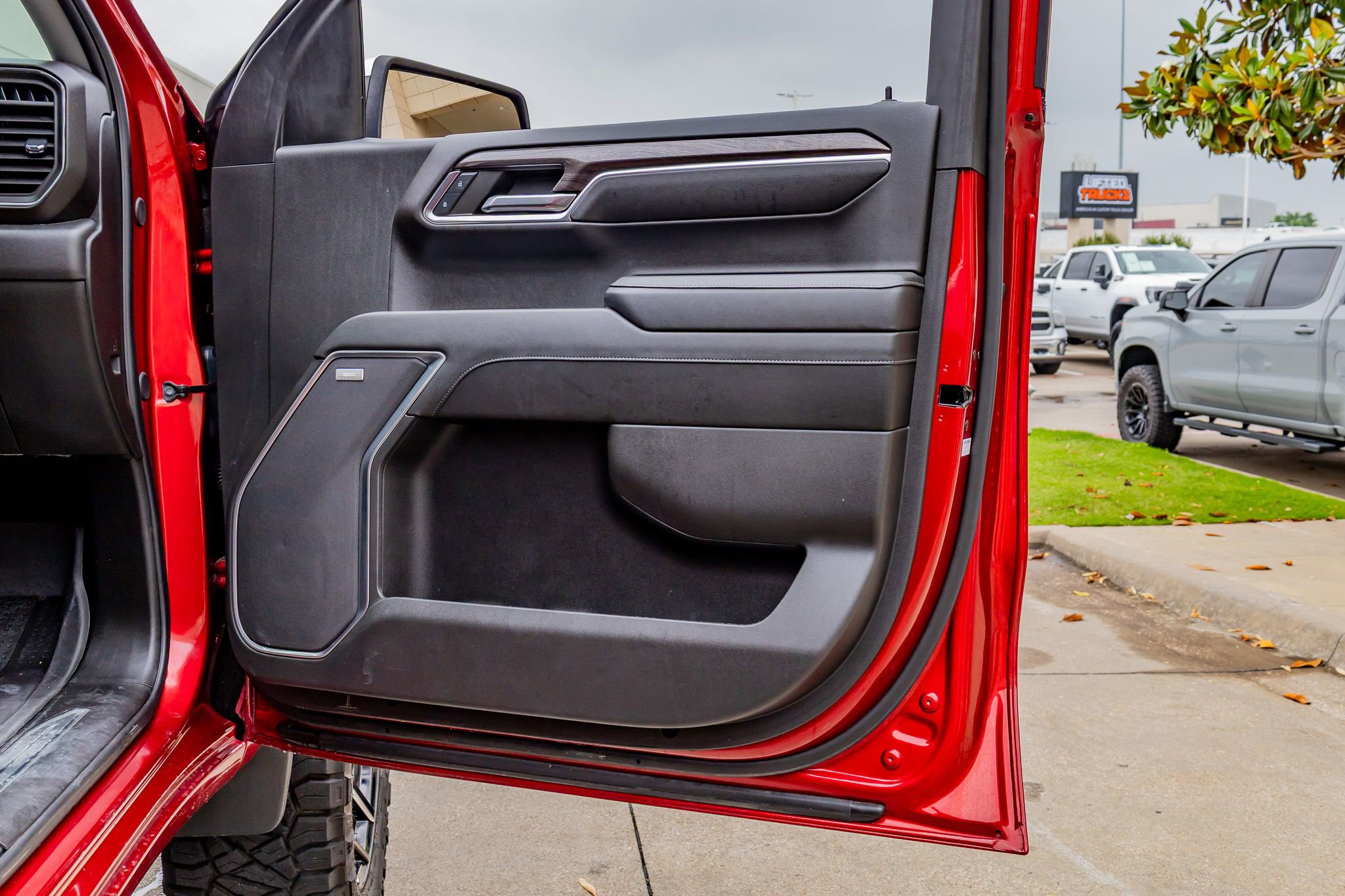 Used 2024 Chevrolet Silverado 1500 LTZ w/ LTZ Convenience Package II AWD/4WD image 35
