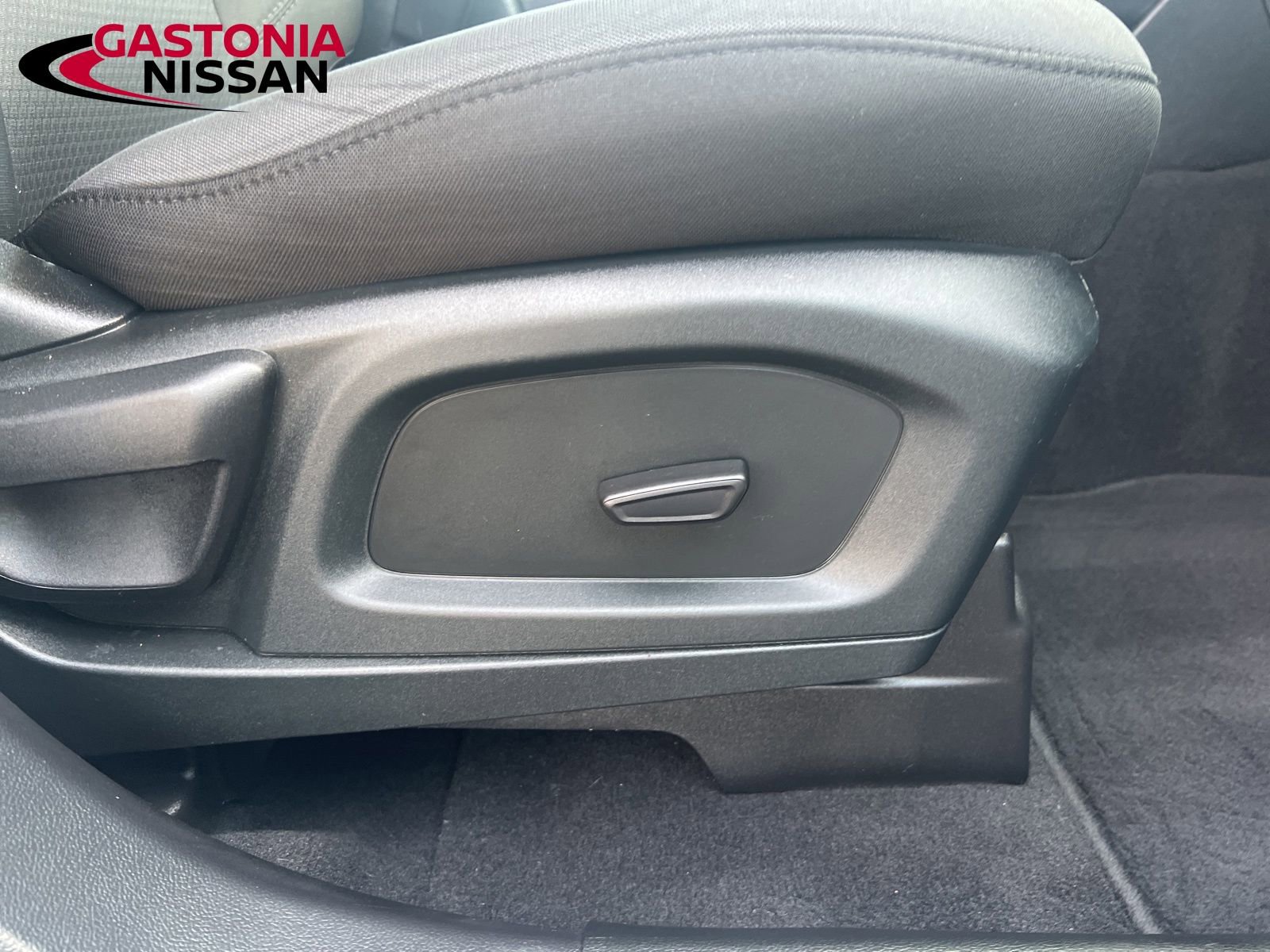 Used 2022 Ford Explorer XLT image 26