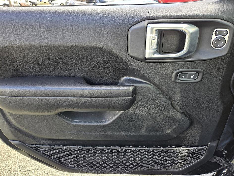 Used 2021 Jeep Wrangler Unlimited Rubicon w/ Dual Top Group image 28