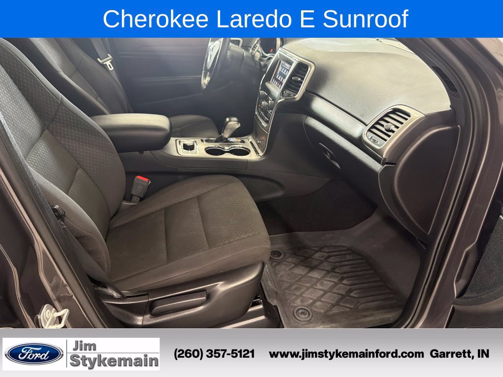 Used 2021 Jeep Grand Cherokee Laredo w/ Security & Convenience Group AWD/4WD image 37