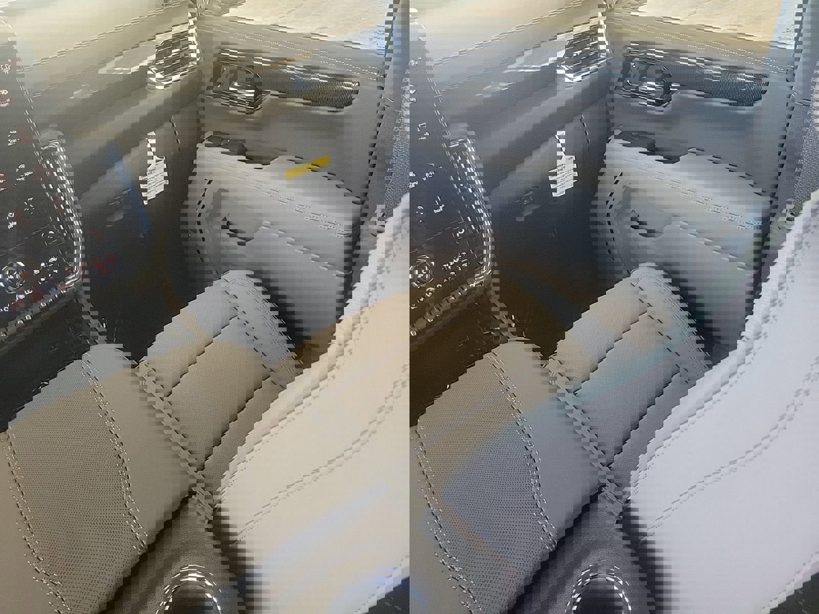 New 2026 GMC Yukon XL Elevation w/ Elevation Premium Package image 15