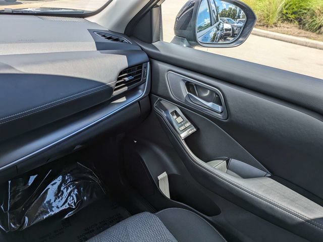 Used 2026 Nissan Rogue SV FWD image 18