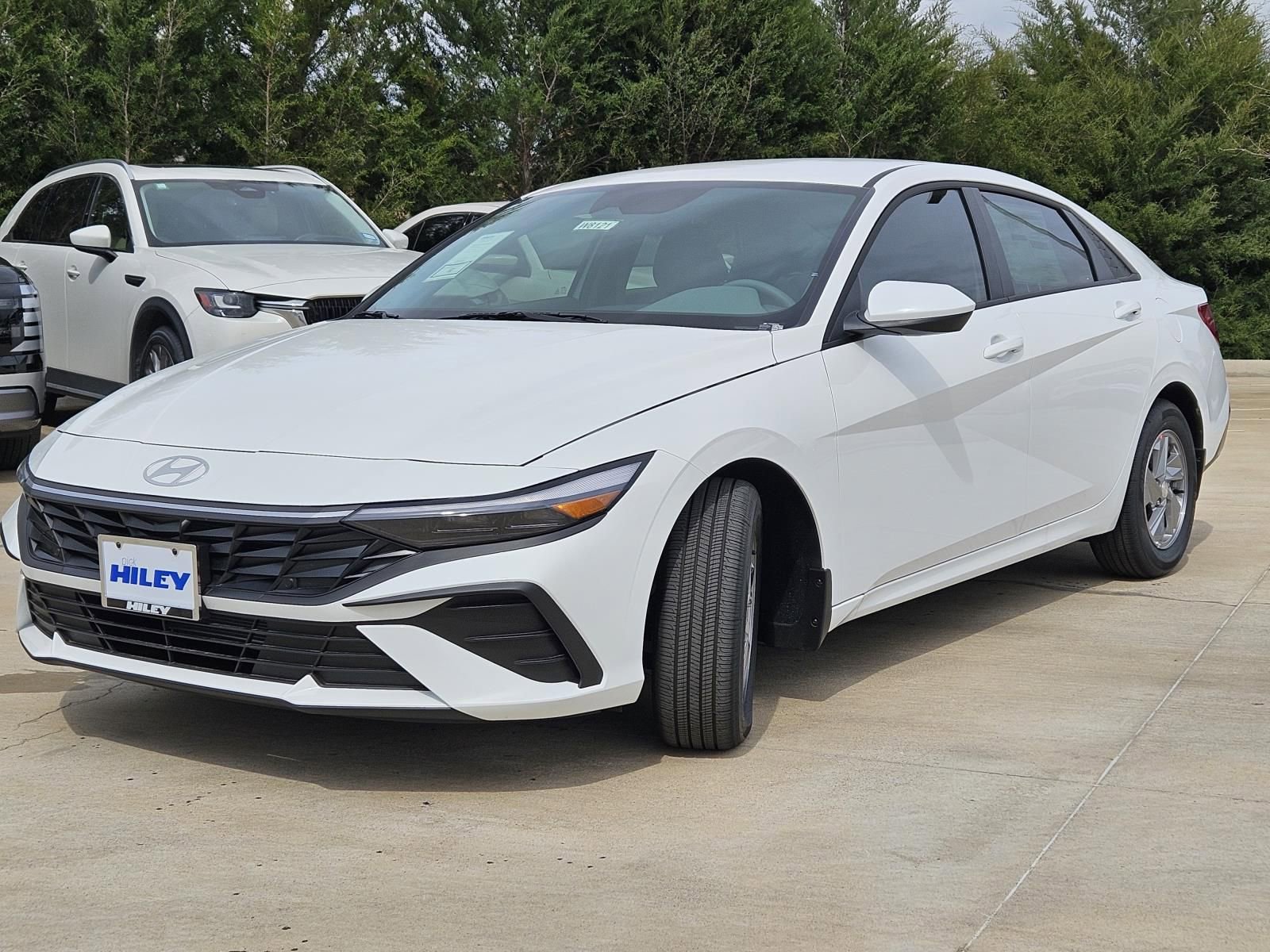 New 2026 Hyundai Elantra SE image 2