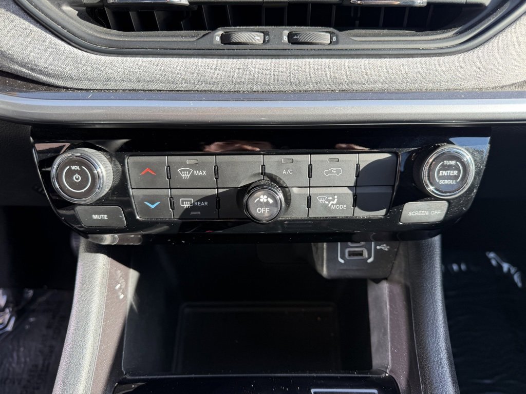 Used 2024 Jeep Compass Latitude image 22