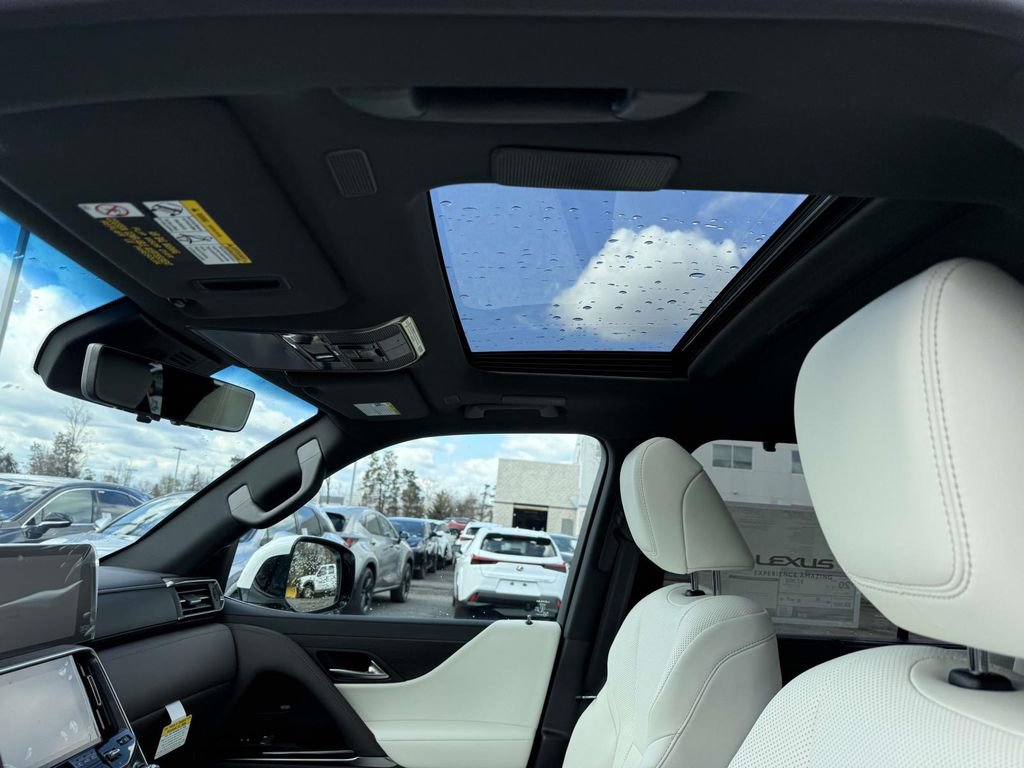 Used 2026 Lexus LX 700h Luxury w/ Accessory Package (Z1) image 16