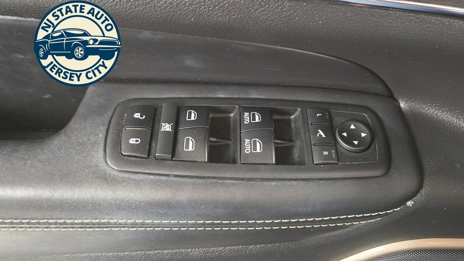 Used 2017 Jeep Grand Cherokee Overland AWD/4WD image 25