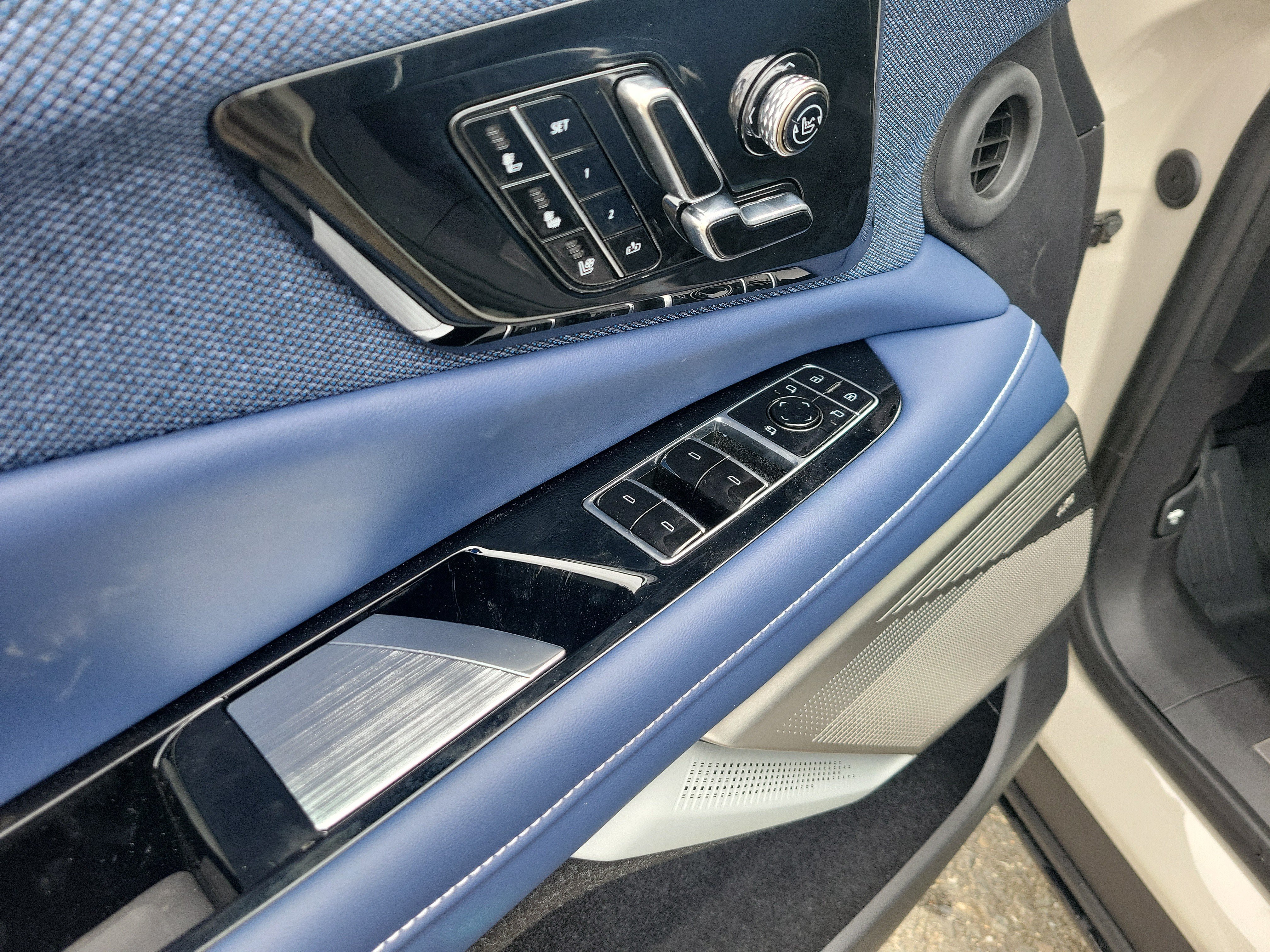 New 2027 Cadillac Optiq Premium Luxury w/ LPO, Floor Liner Package AWD/4WD image 18
