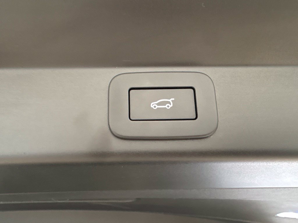 Used 2025 Land Rover Range Rover Sport AWD/4WD image 18