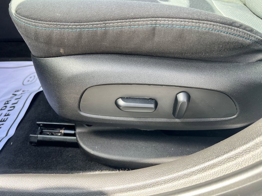 Used 2018 Chevrolet Cruze LT w/ Sun And Sound Package image 16