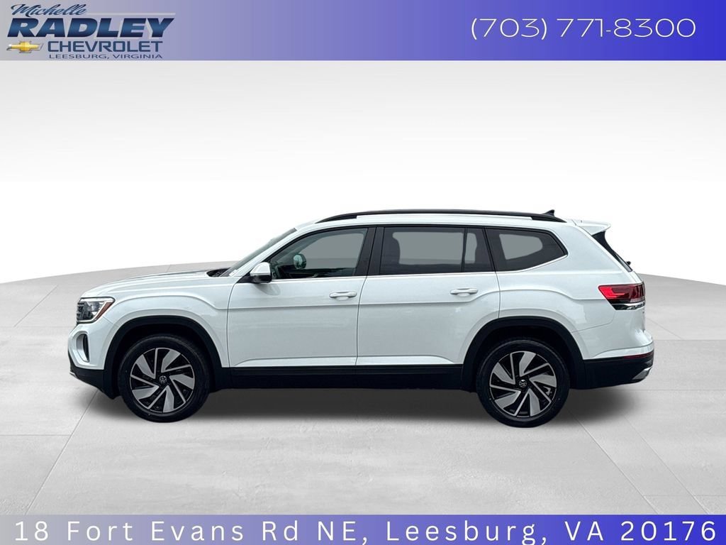 Used 2025 Volkswagen Atlas SE AWD/4WD image 2