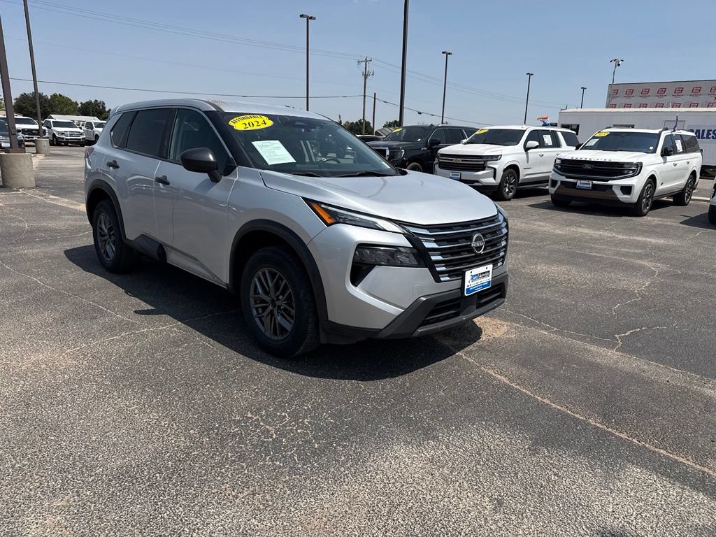 Used 2024 Nissan Rogue S AWD/4WD image 2