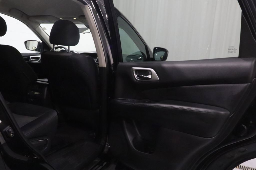 Used 2020 Nissan Pathfinder S AWD/4WD image 17
