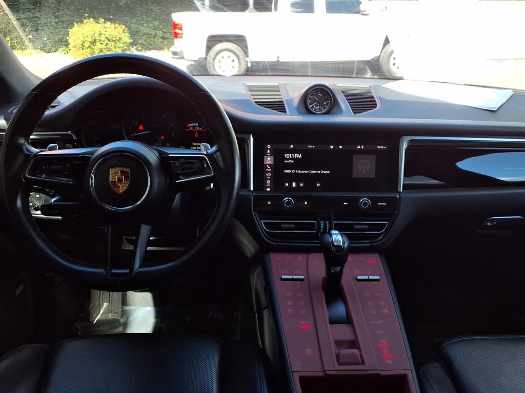 Used 2022 Porsche Macan image 19