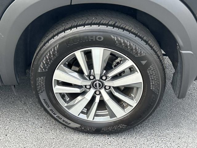Used 2025 Nissan Pathfinder SL AWD/4WD image 14