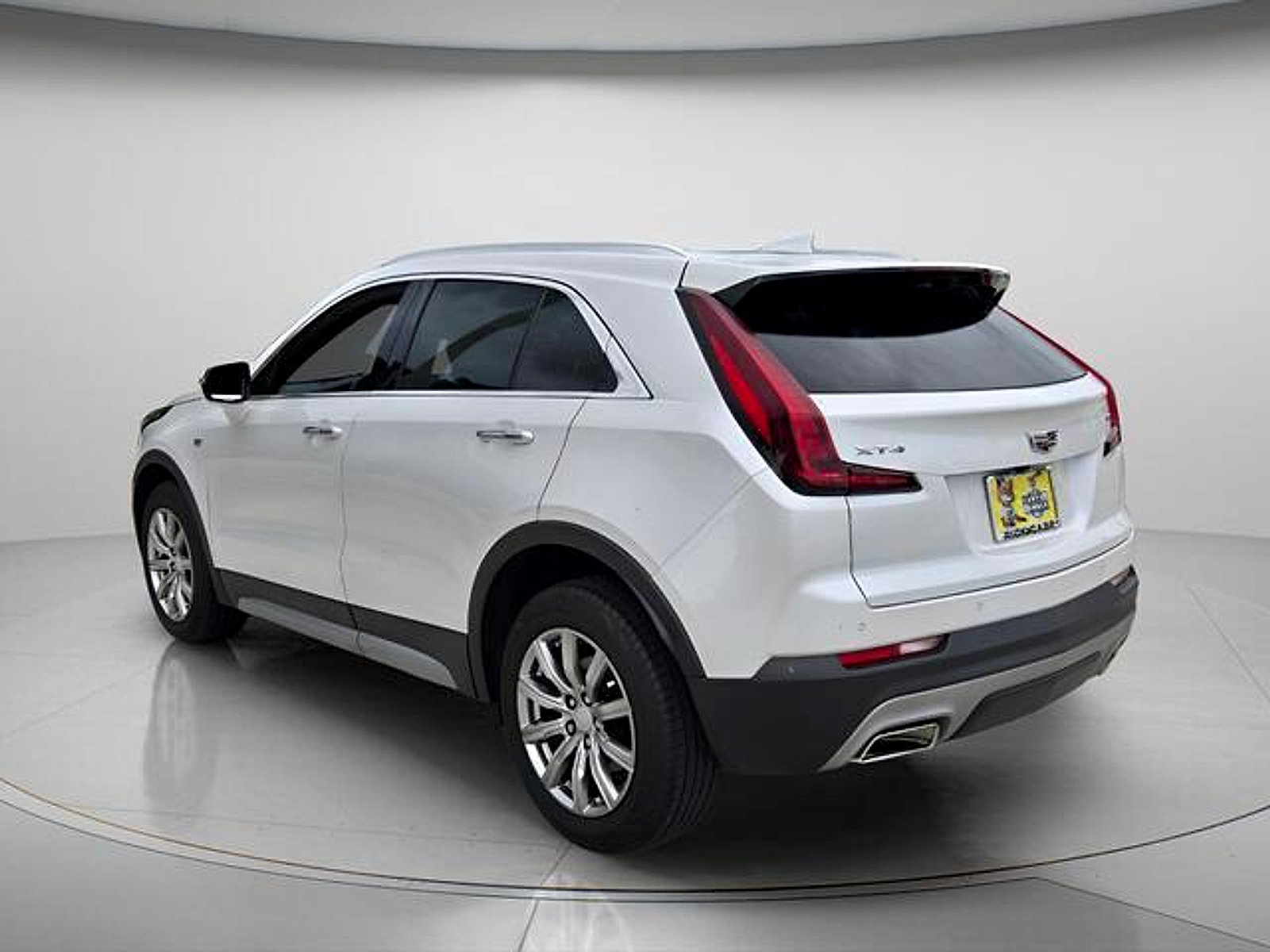 Used 2022 Cadillac XT4 Premium Luxury w/ Enhanced Visibility Package FWD image 8